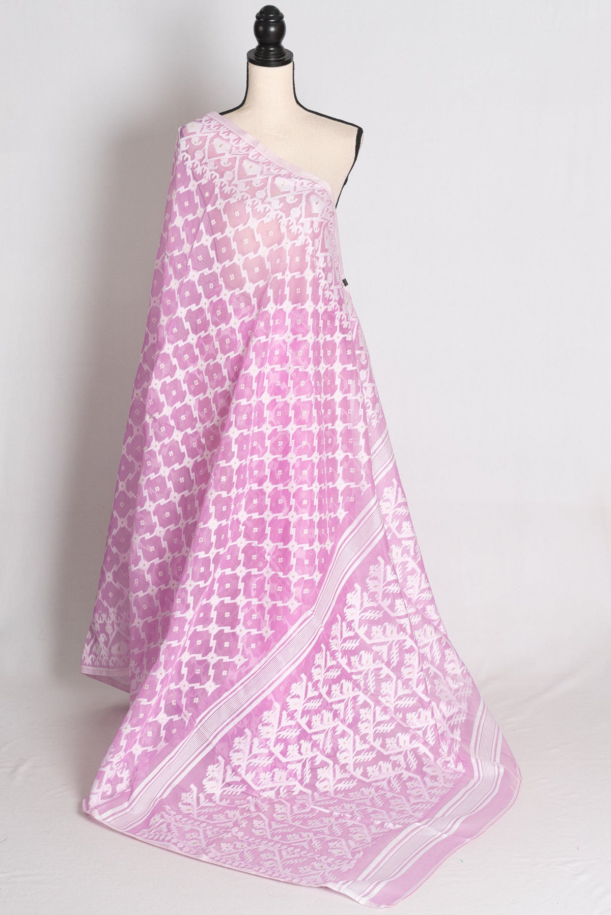 Sharmi – Lilac and White Soft Jamdani Saree
