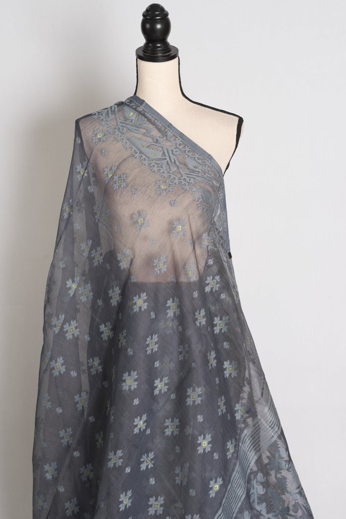 Aman : Cloud Grey Soft Blended Cotton Bengali Jamdani Saree