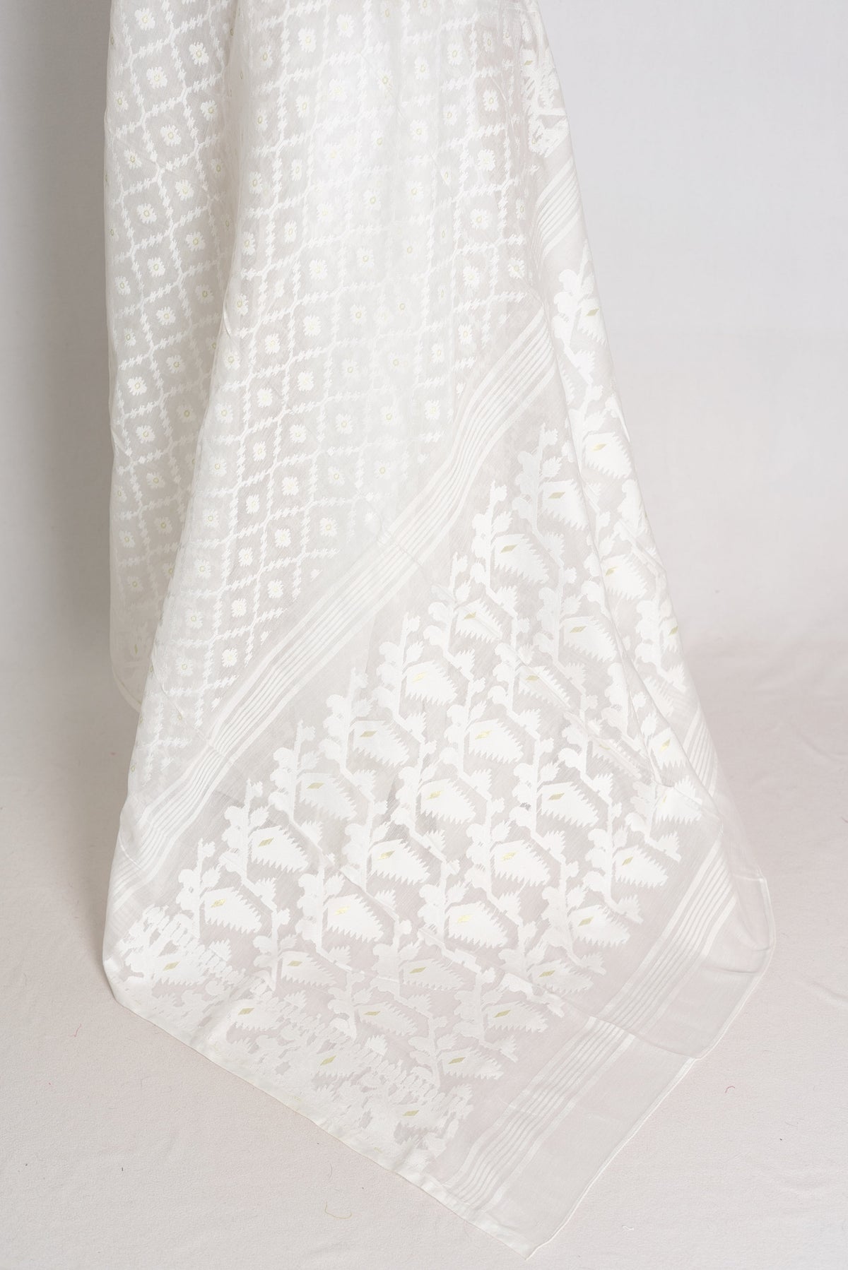 Shweta : Pure White and White Soft Blended Cotton Bengali Jamdani Saree