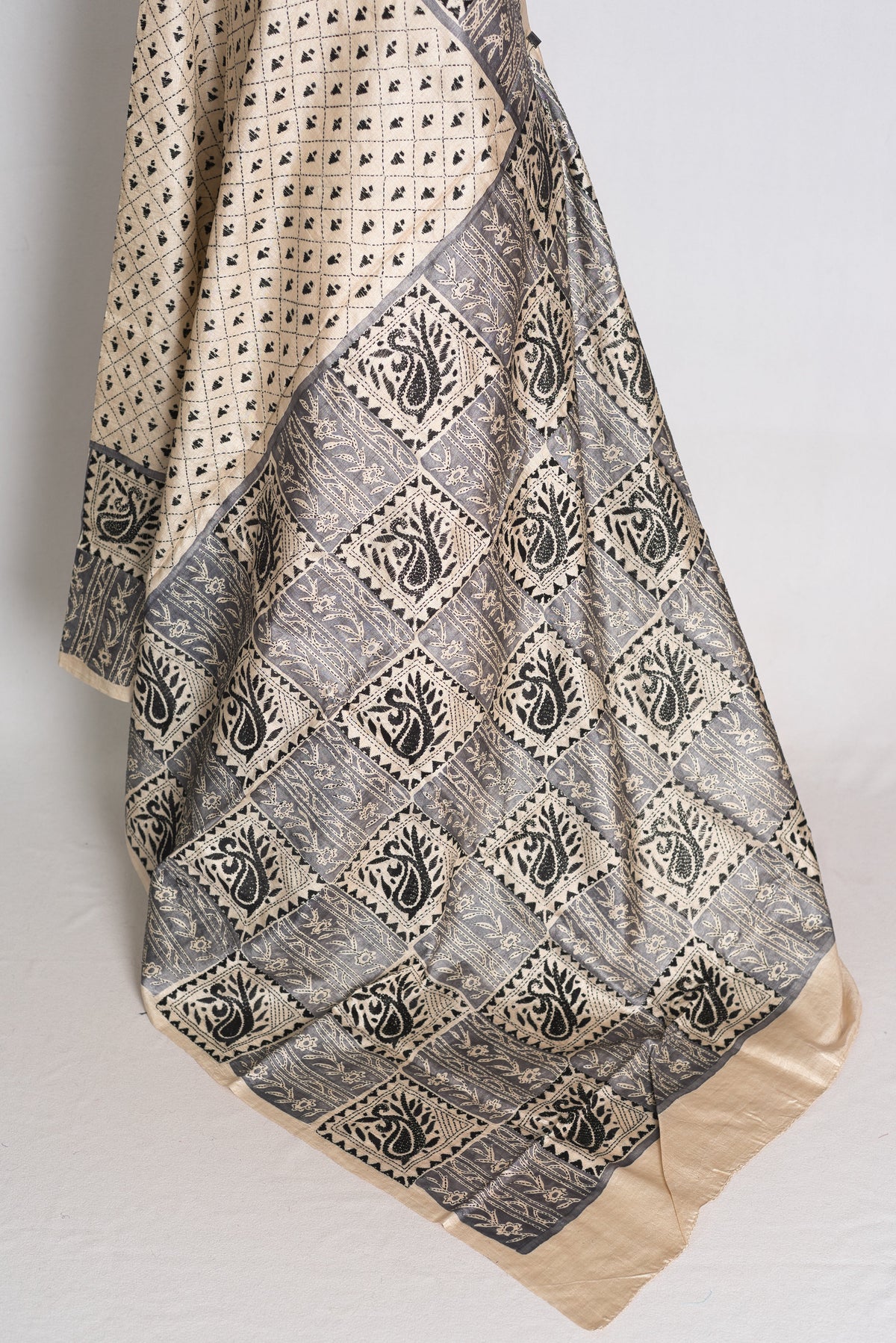 Rhythm : Beige Hand Embroidery Kantha Stitch Gachi Tussar Silk Saree