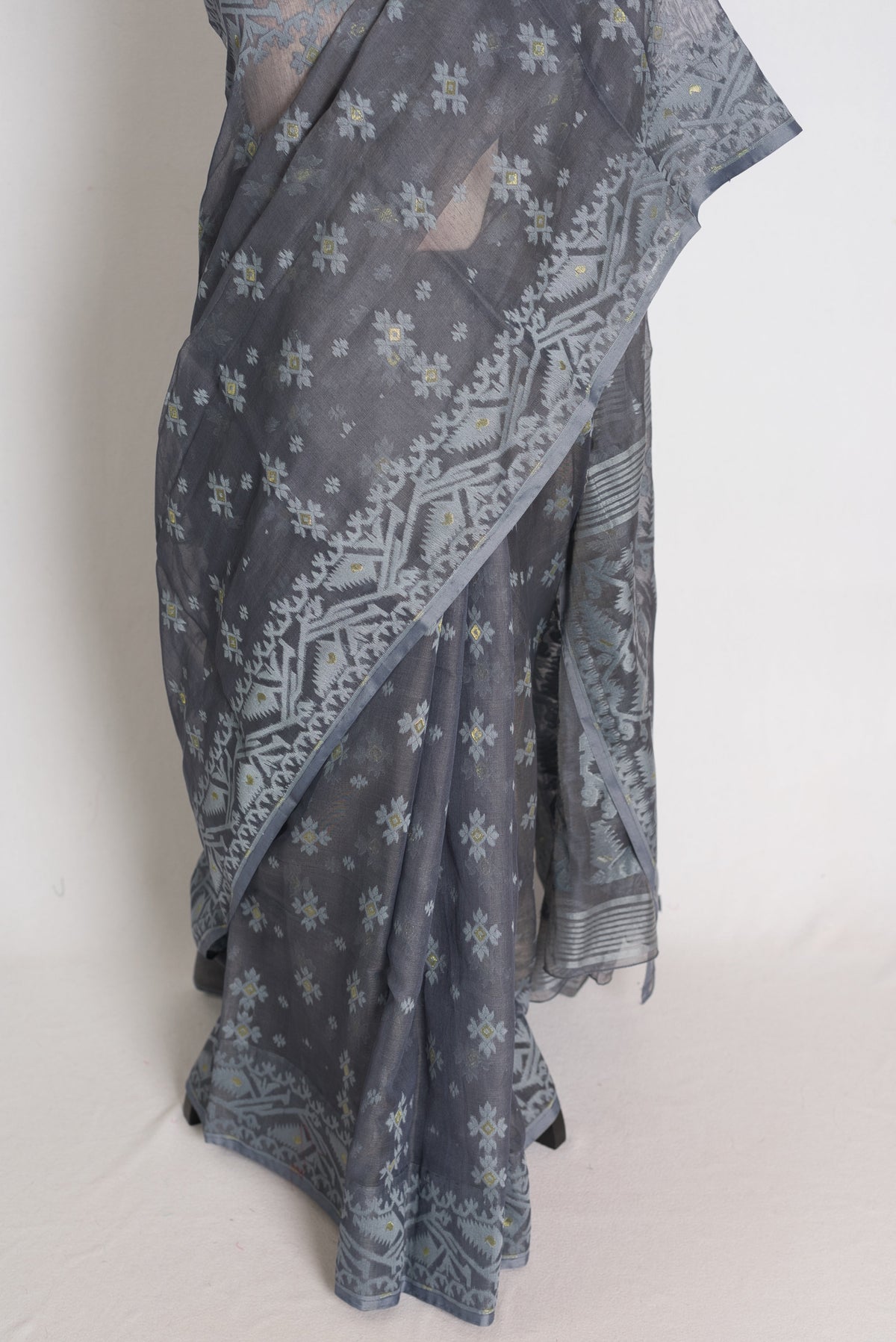 Aman : Cloud Grey Soft Blended Cotton Bengali Jamdani Saree