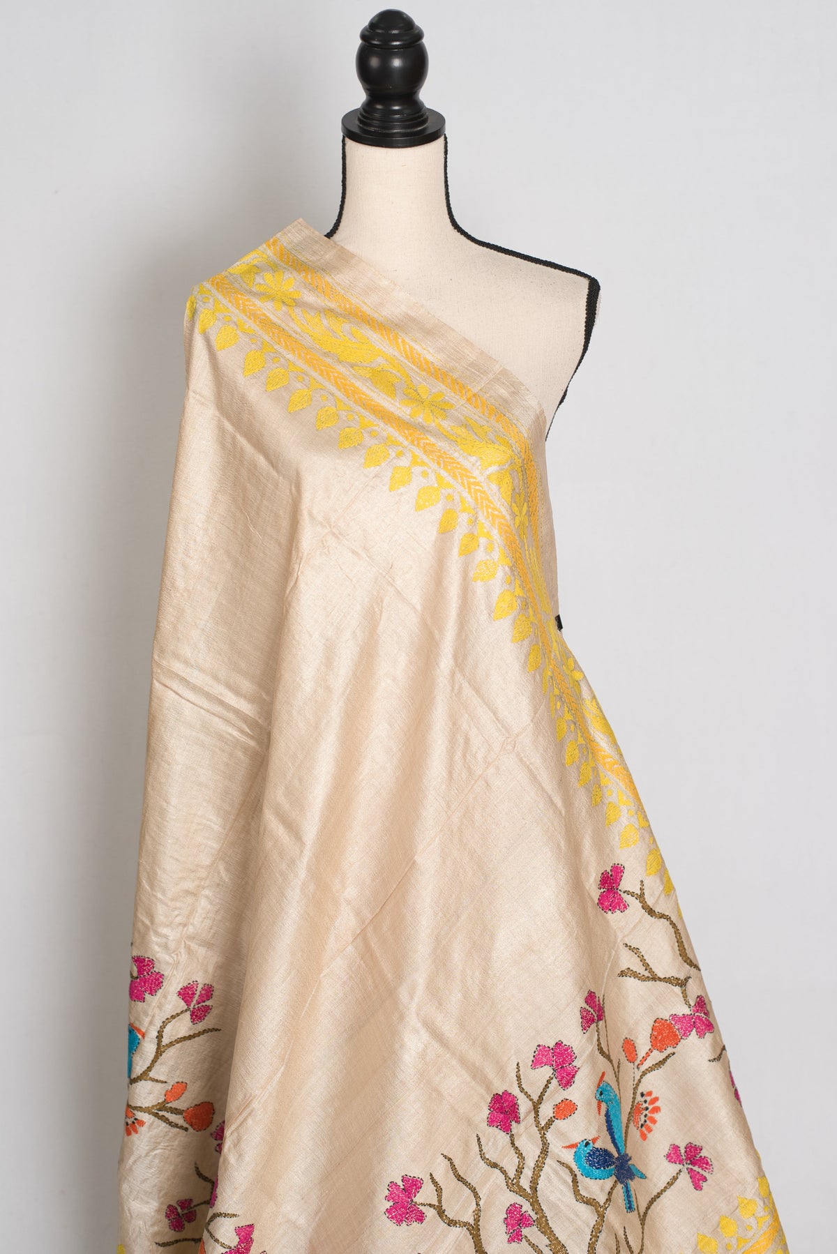 Srija : Beige and Yellow Hand Embroidered Kantha Stitch Pure Gachi Tussar Saree