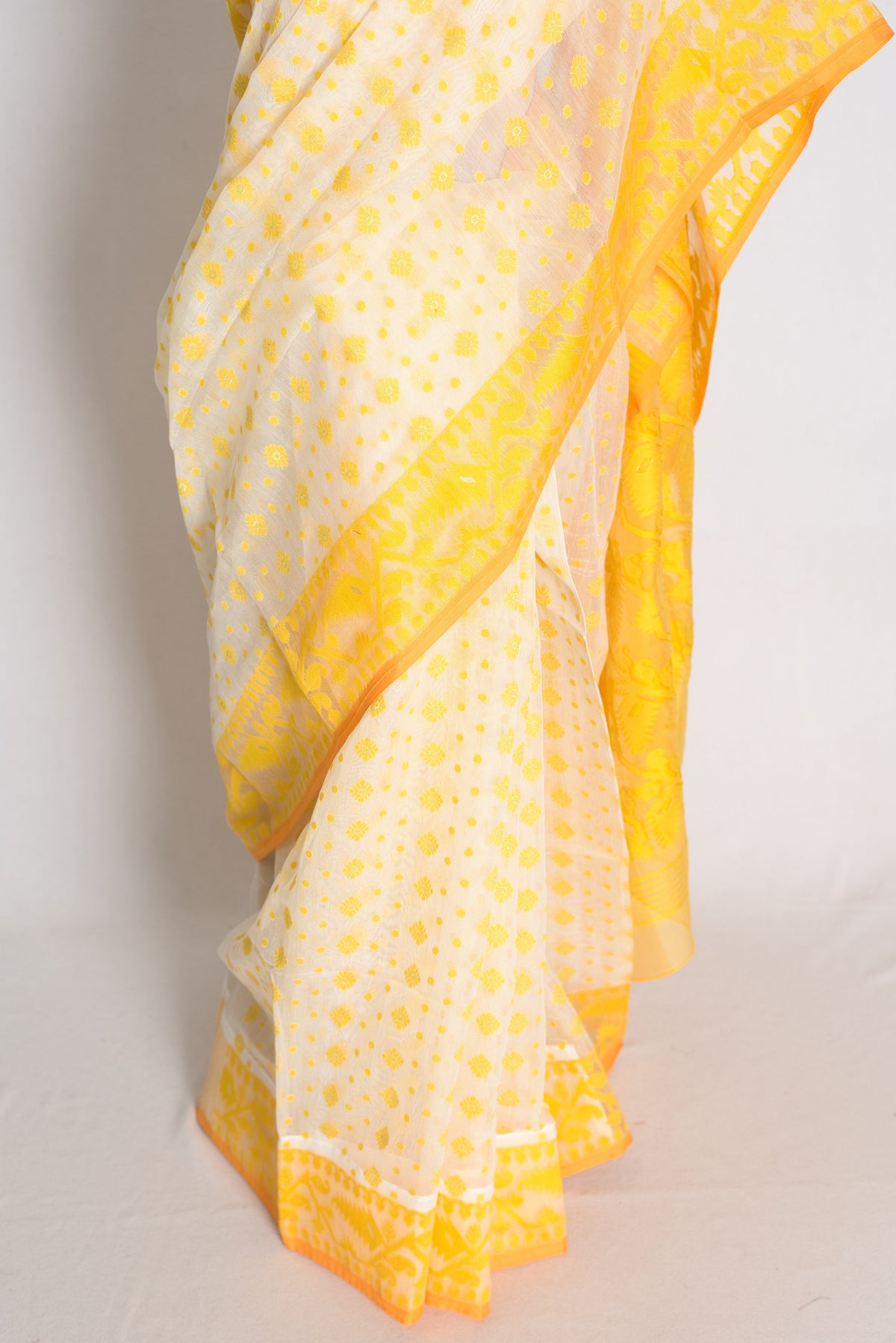 Mitra – Off White and Yellow Blended Cotton Soft Jamdani Saree