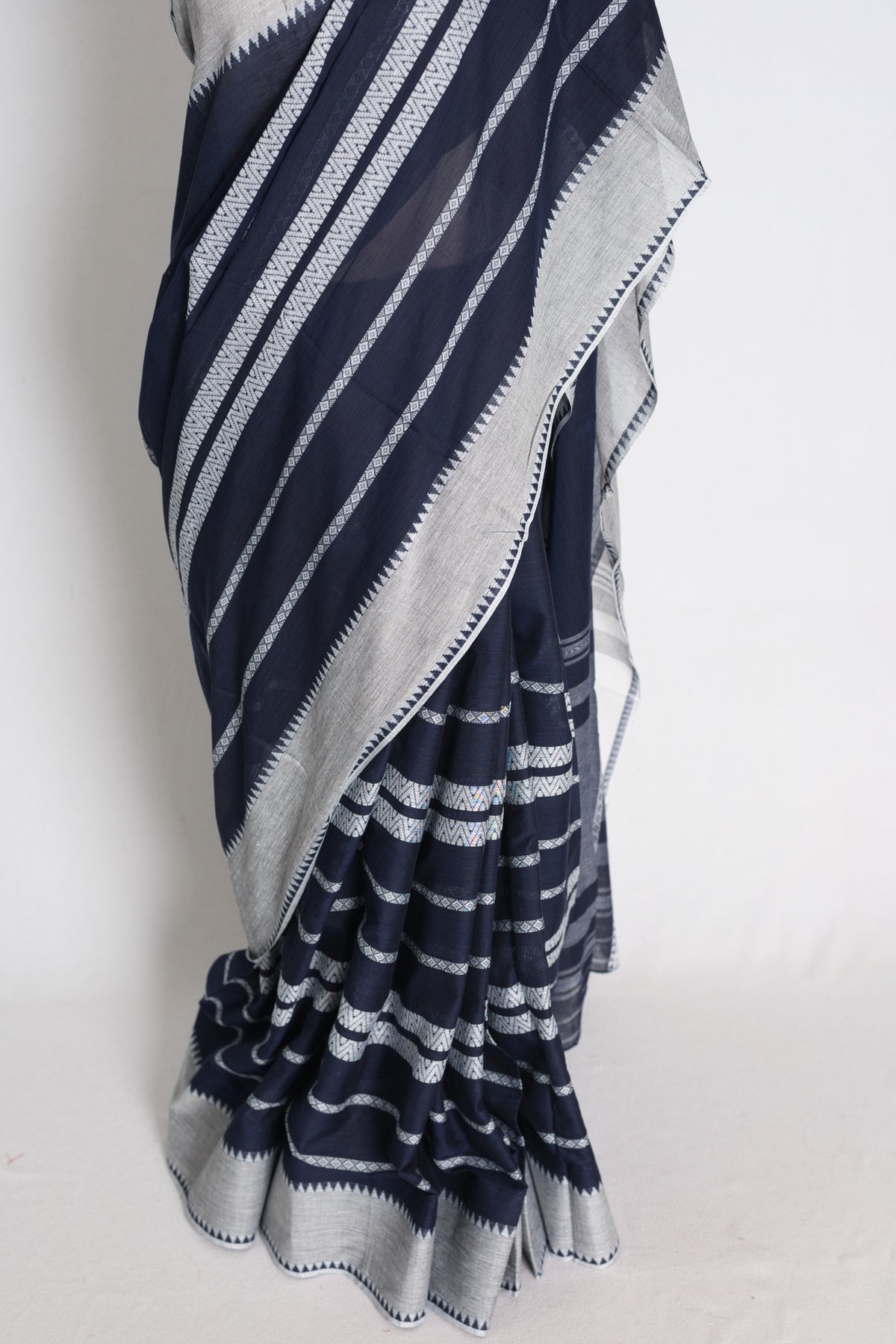 Nivedita : Dark Blue and Grey Dhaniakhali Bengal Handloom Pure Soft Cotton Saree