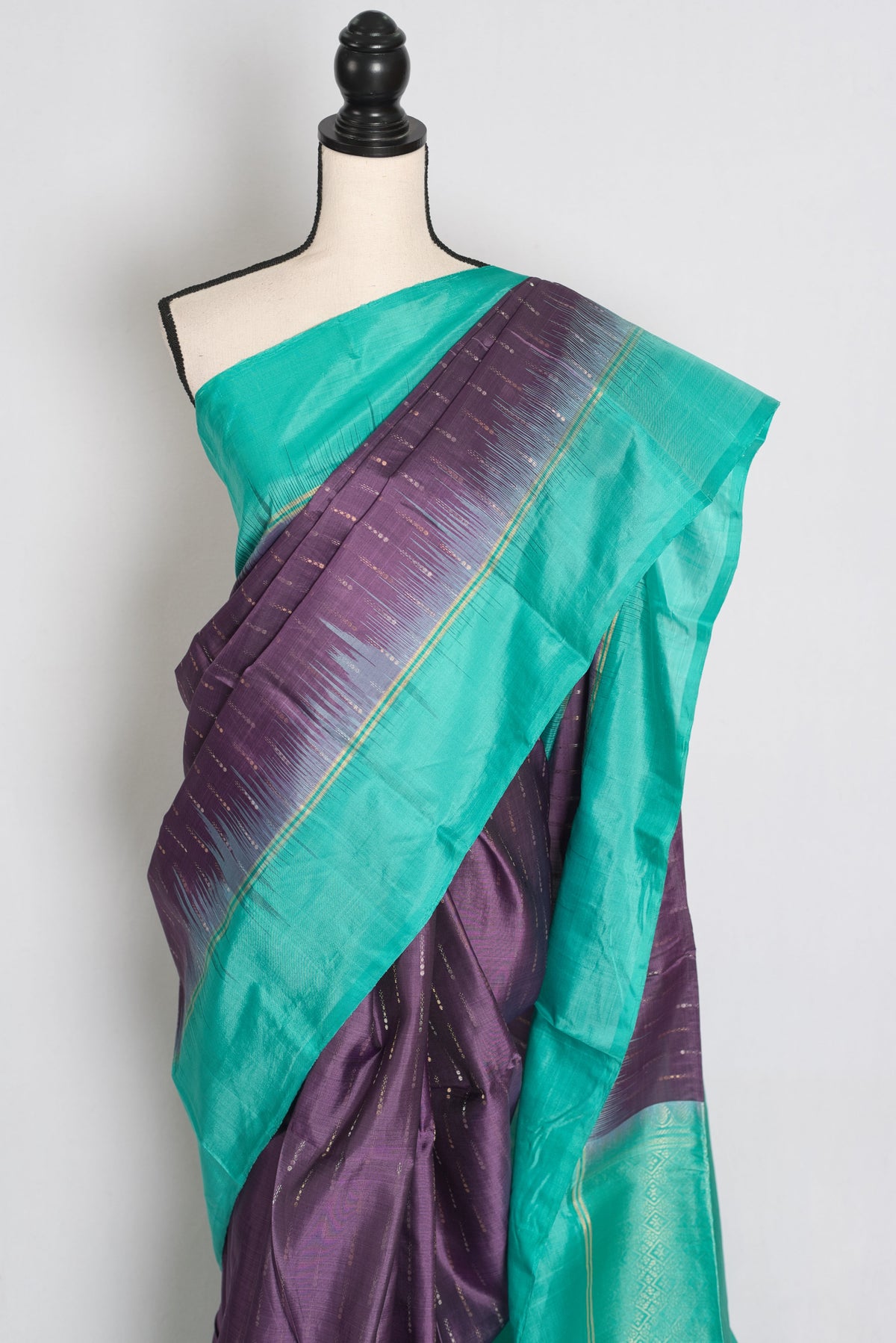 Iniya Violet and Sea Green Lightweight Kanjivaram Silk Saree