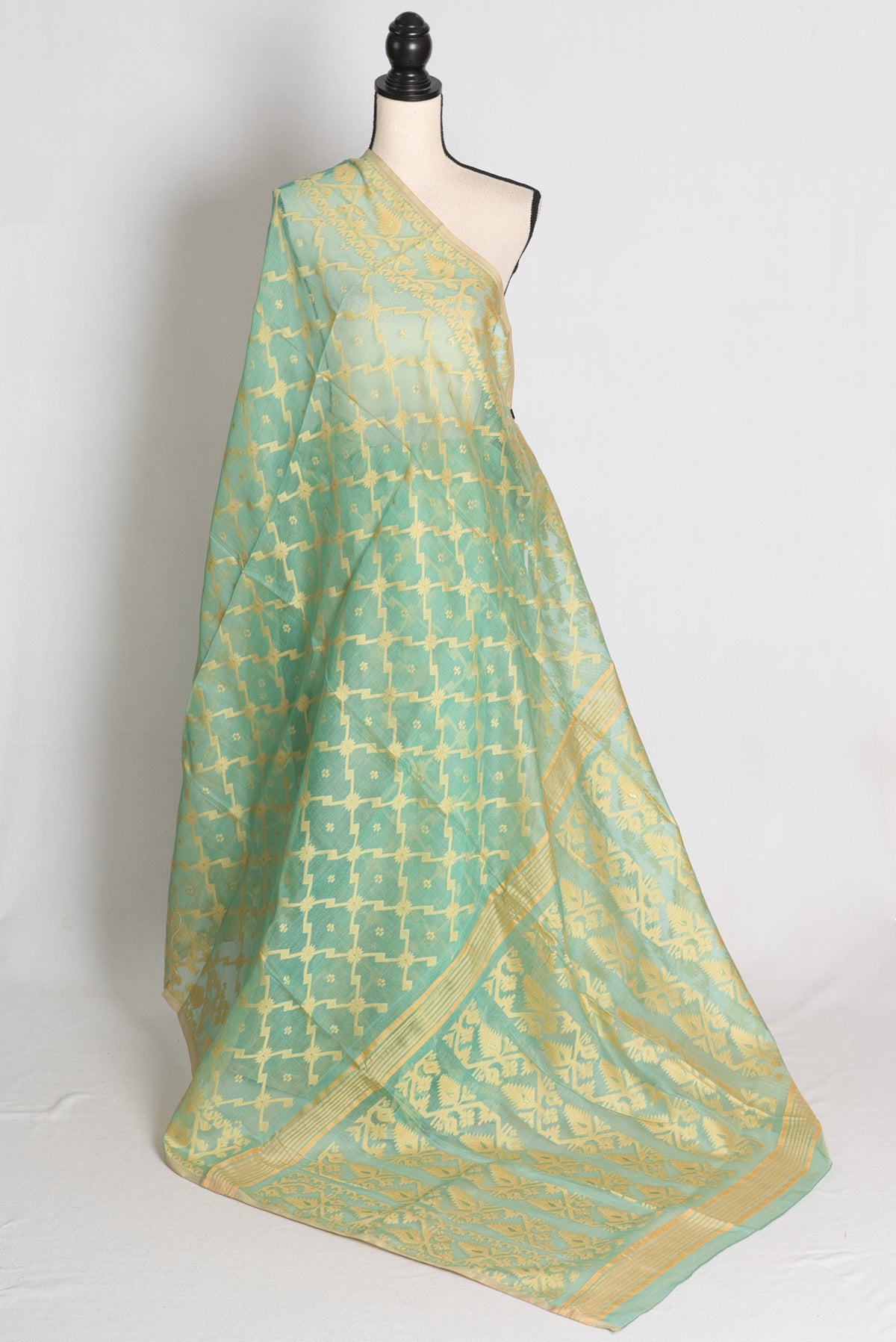 Sheuli – Pastel Green and Beige Soft Jamdani Saree
