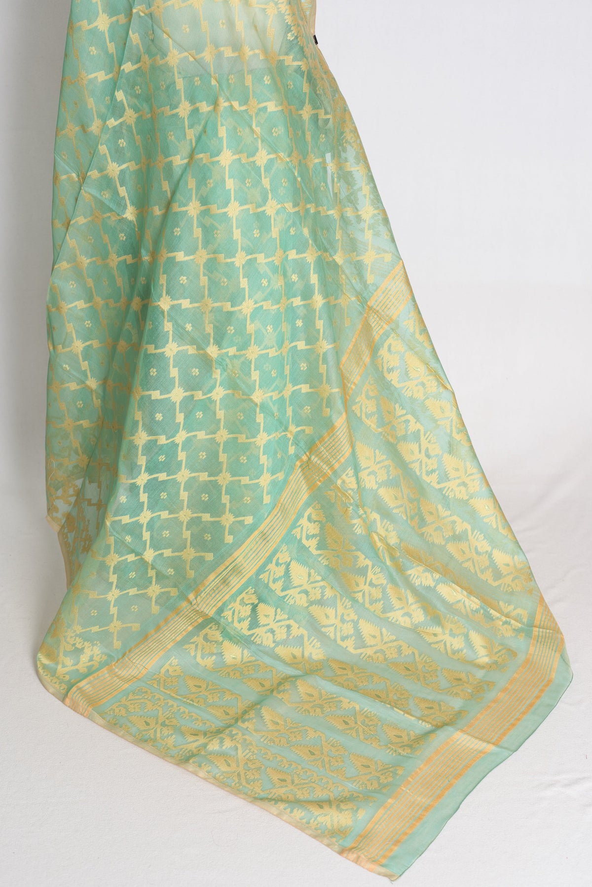 Sheuli – Pastel Green and Beige Soft Jamdani Saree