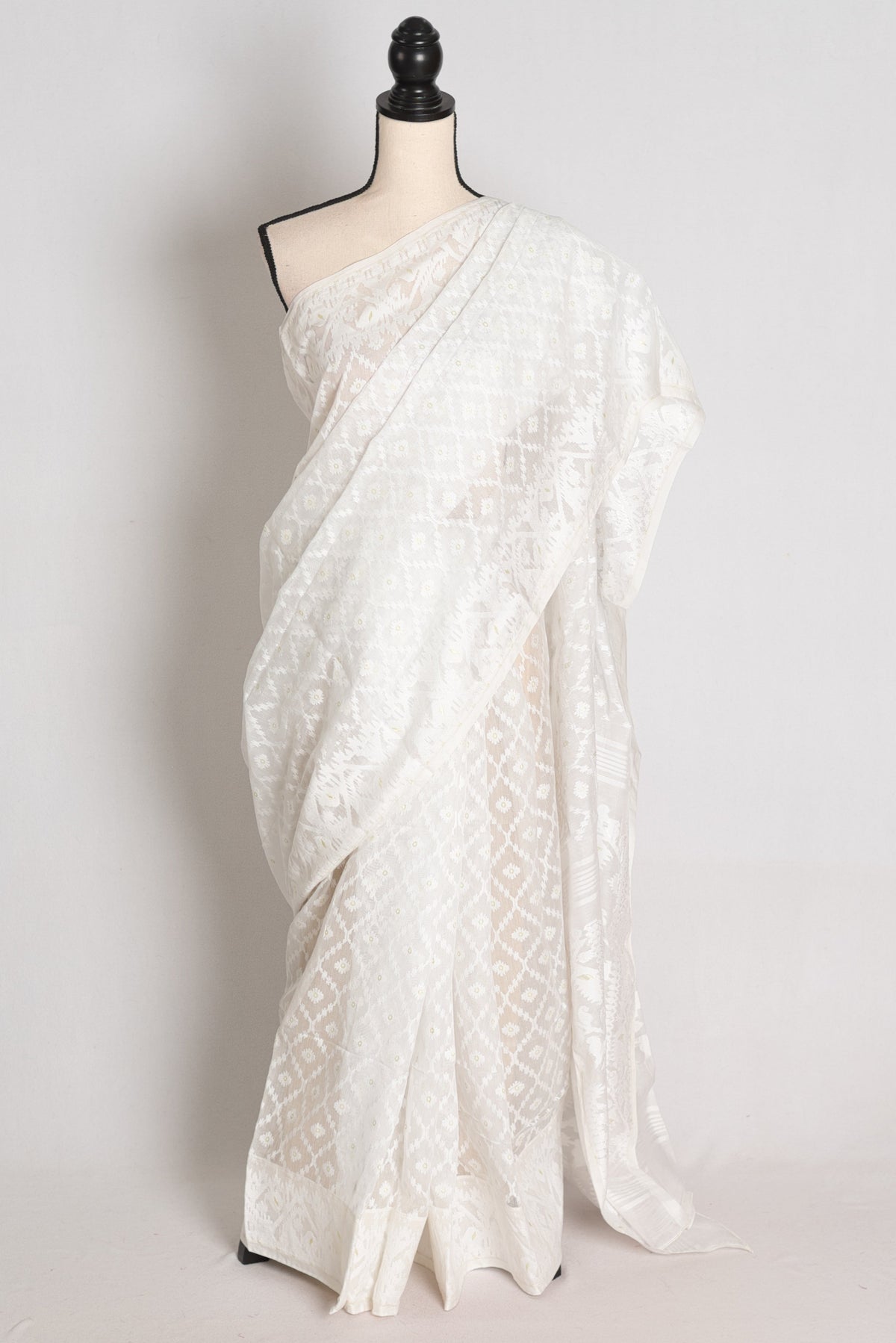 Shweta : Pure White and White Soft Blended Cotton Bengali Jamdani Saree