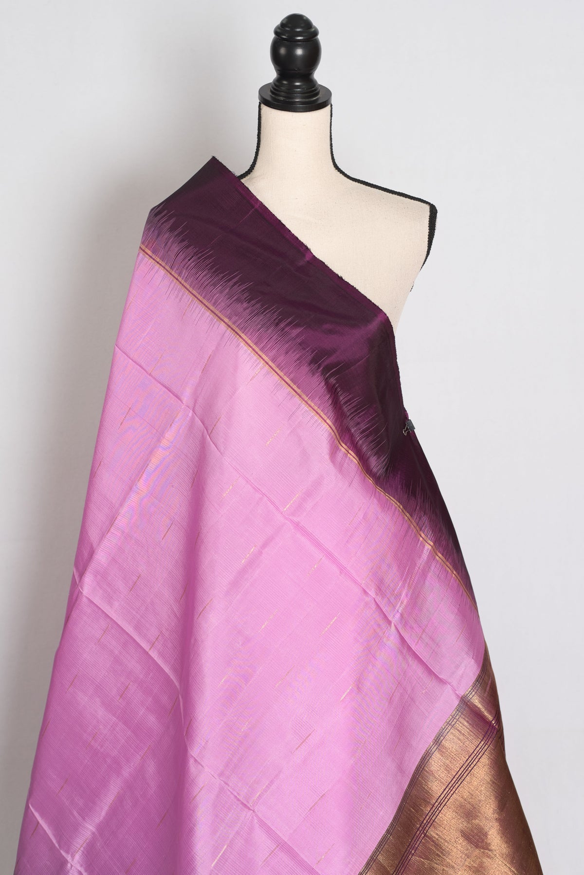 Harini Lilac and Deep Purple Lightweight Kanjivaram Silk Saree