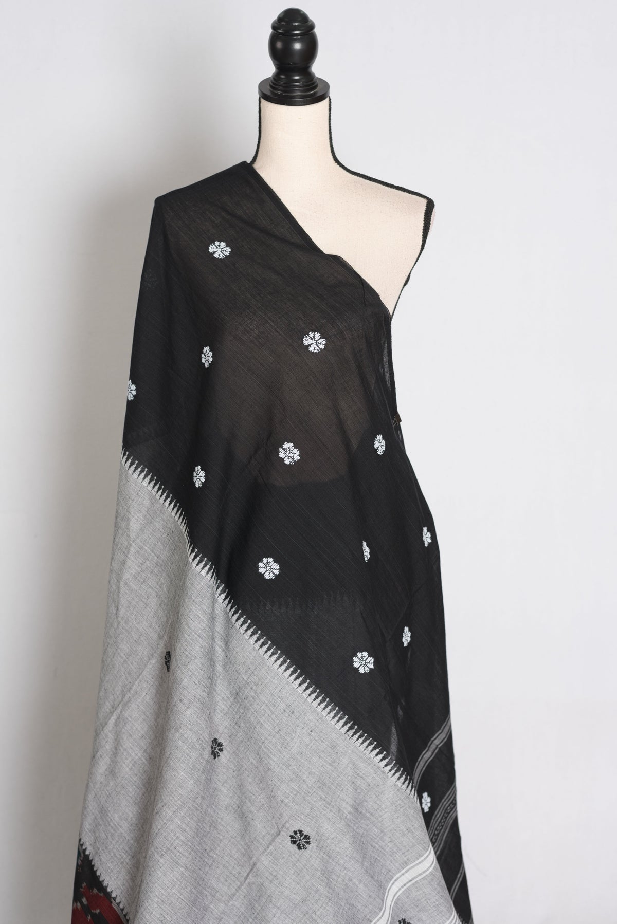 Mukta : Grey and Black Dhaniakhali Bengal Handloom Pure Soft Cotton Saree
