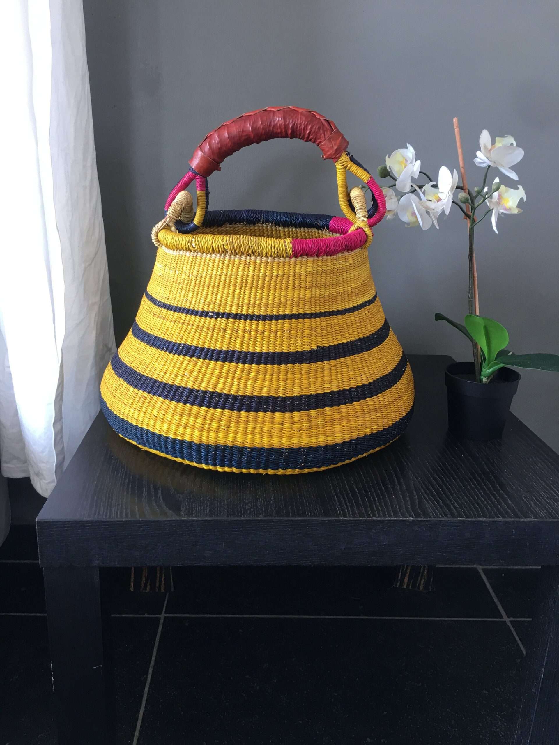 Batakari Woven pot basket,