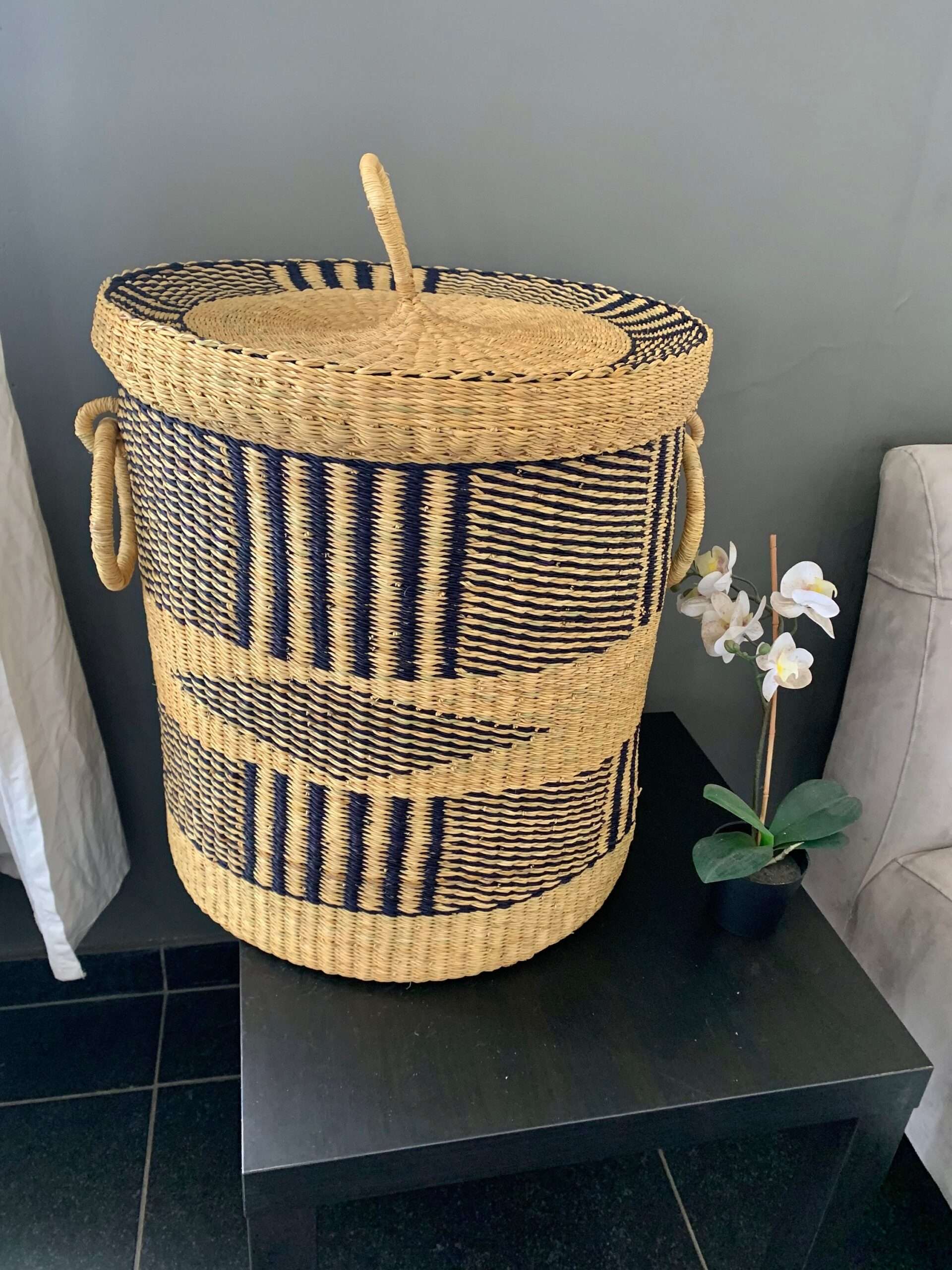 TONGO laundry basket with lid