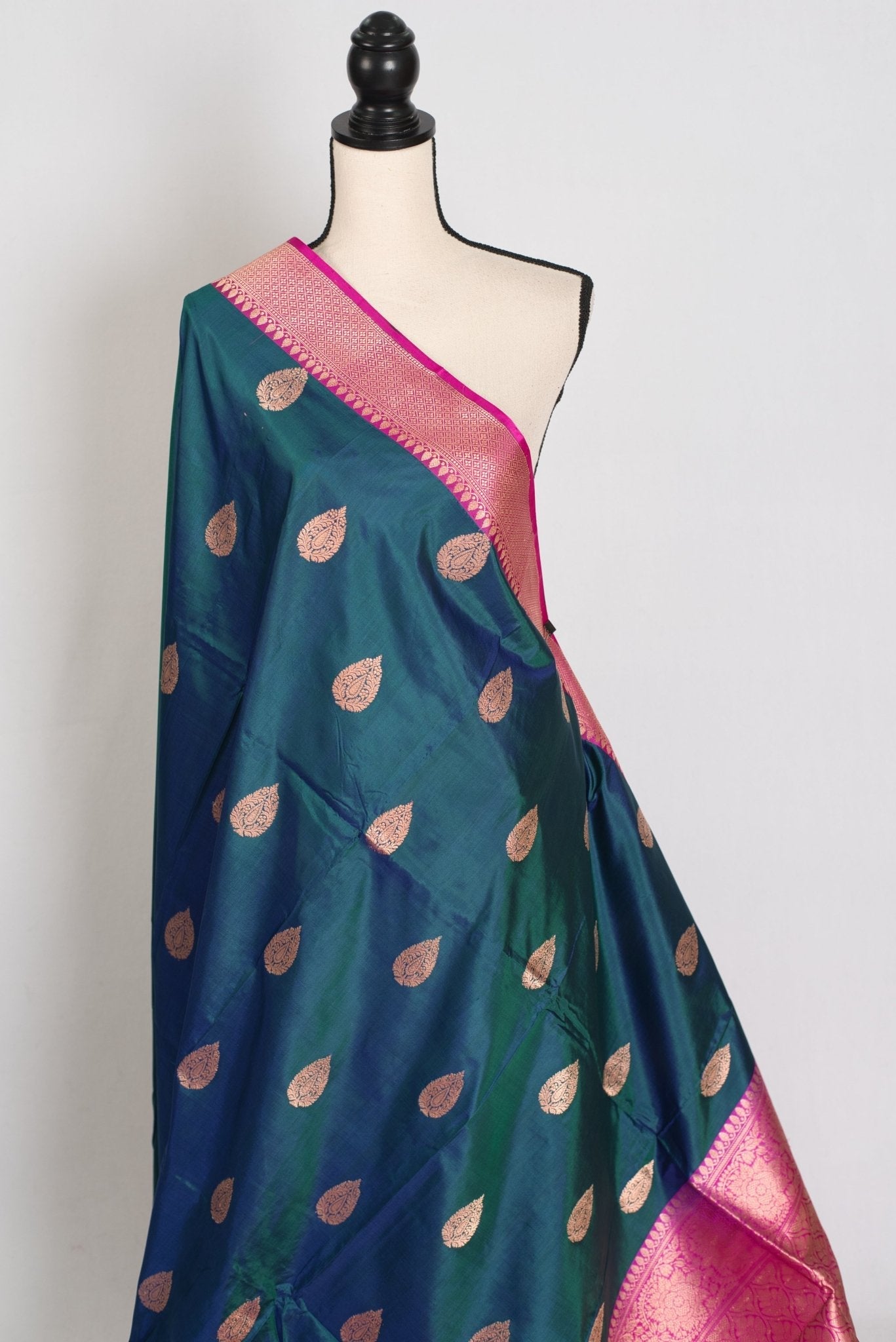 Jaya : Certified Silk Banarasi Saree in Peacock Green and Pink