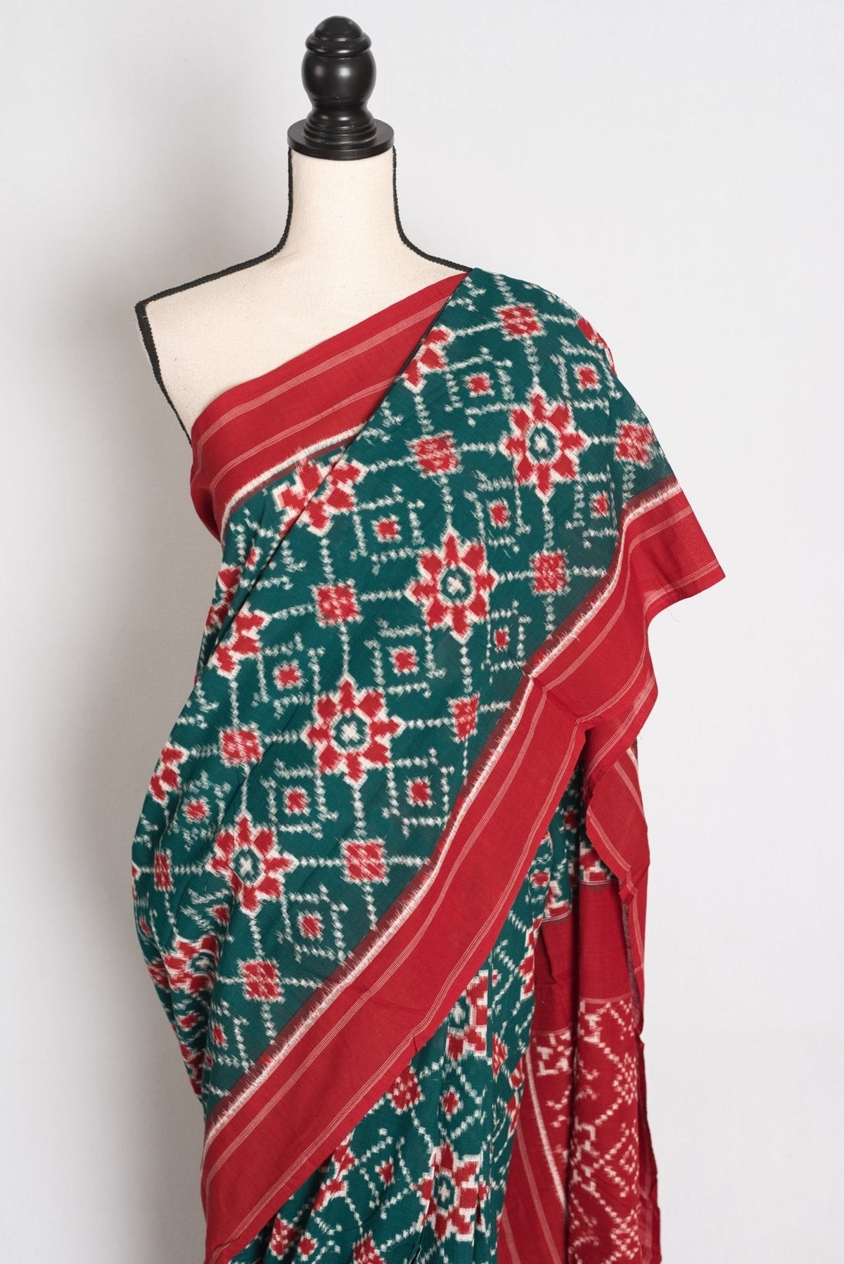 Jui : Bottle Green & Red Telia Rumal Pochampally Double Ikat Pure Cotton Saree