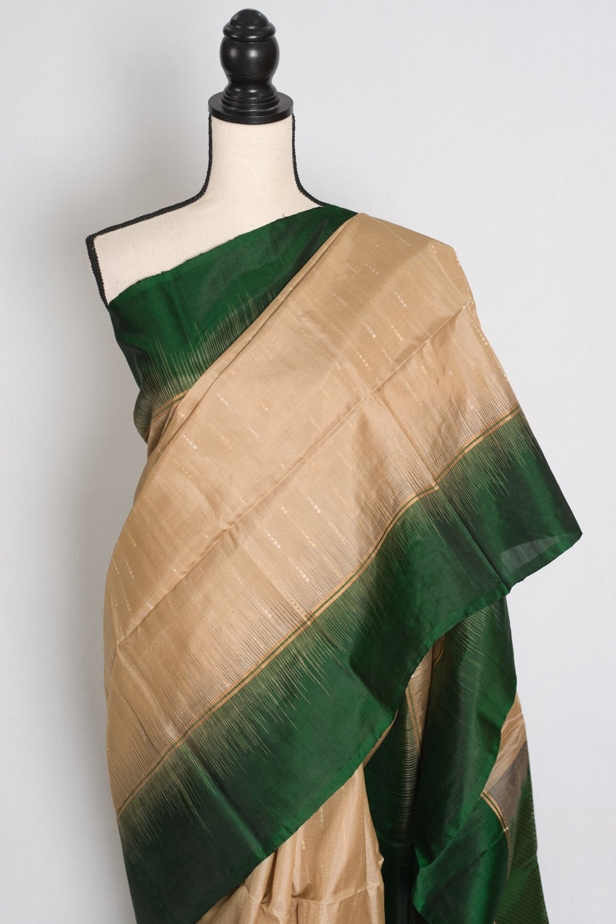 Mehuli : Clay Brown and Bottle Green Lightweight Kanjivaram Silk Saree