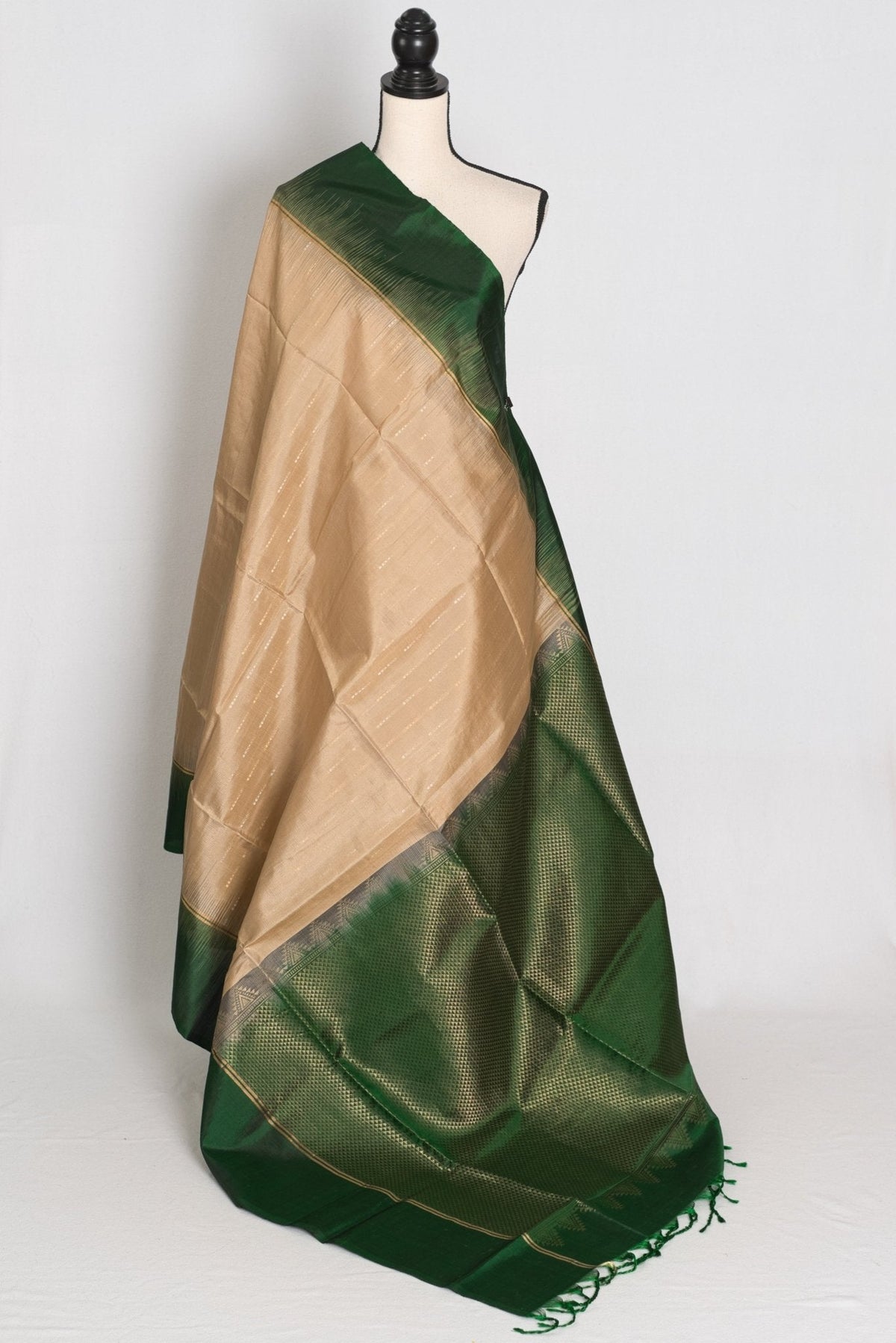 Mehuli : Clay Brown and Bottle Green Lightweight Kanjivaram Silk Saree