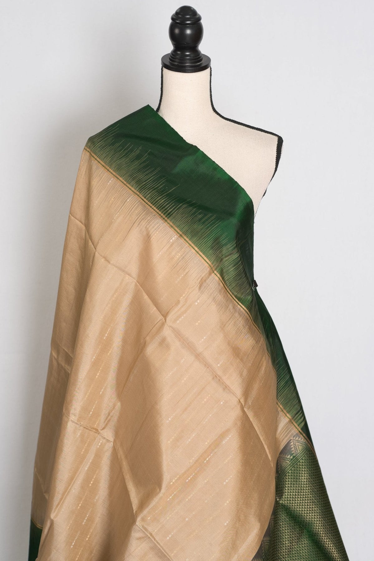 Mehuli : Clay Brown and Bottle Green Lightweight Kanjivaram Silk Saree