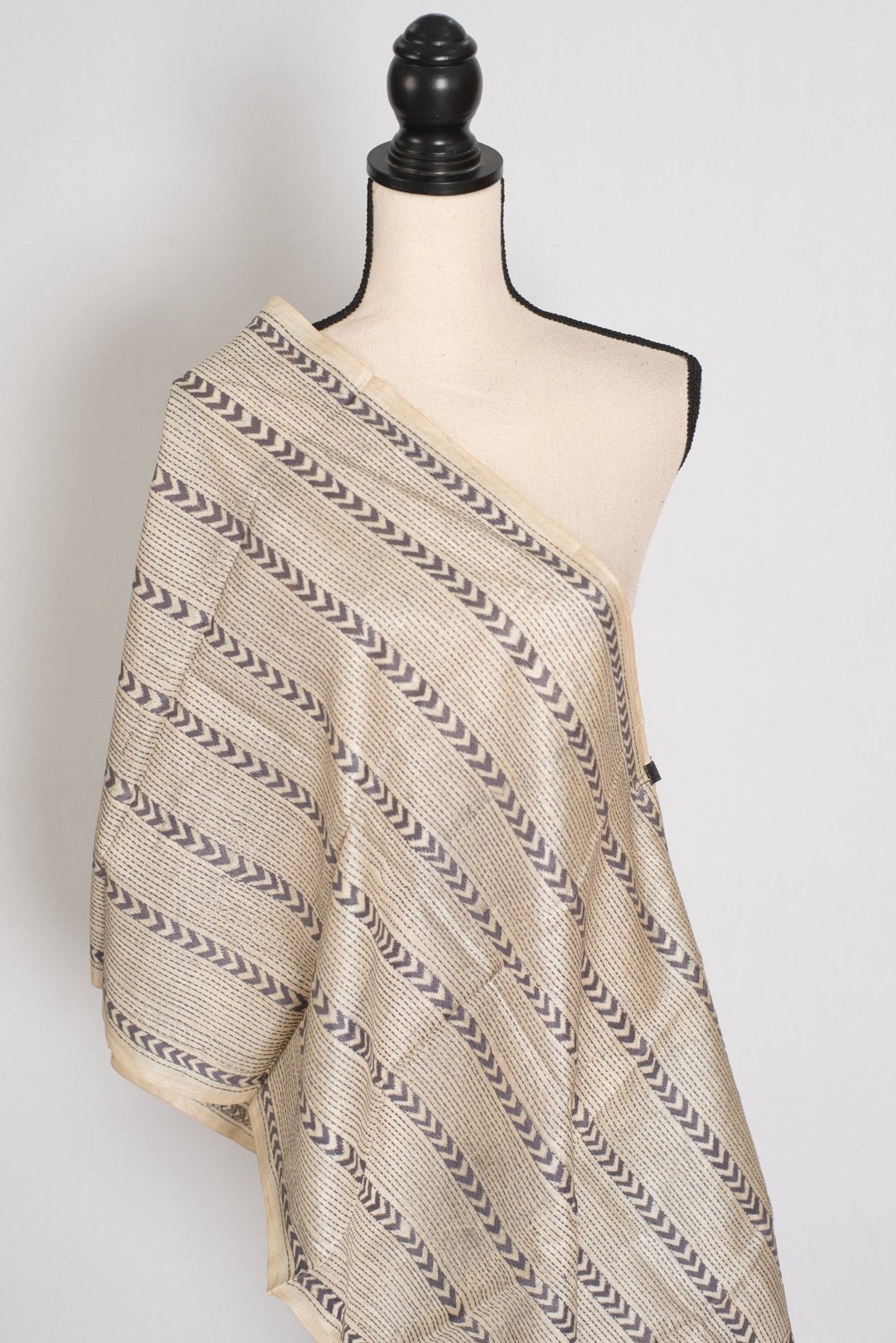 Mouli : Pure Tussar Silk Stole with Hand Embroidery Kantha Work – Beige and Grey