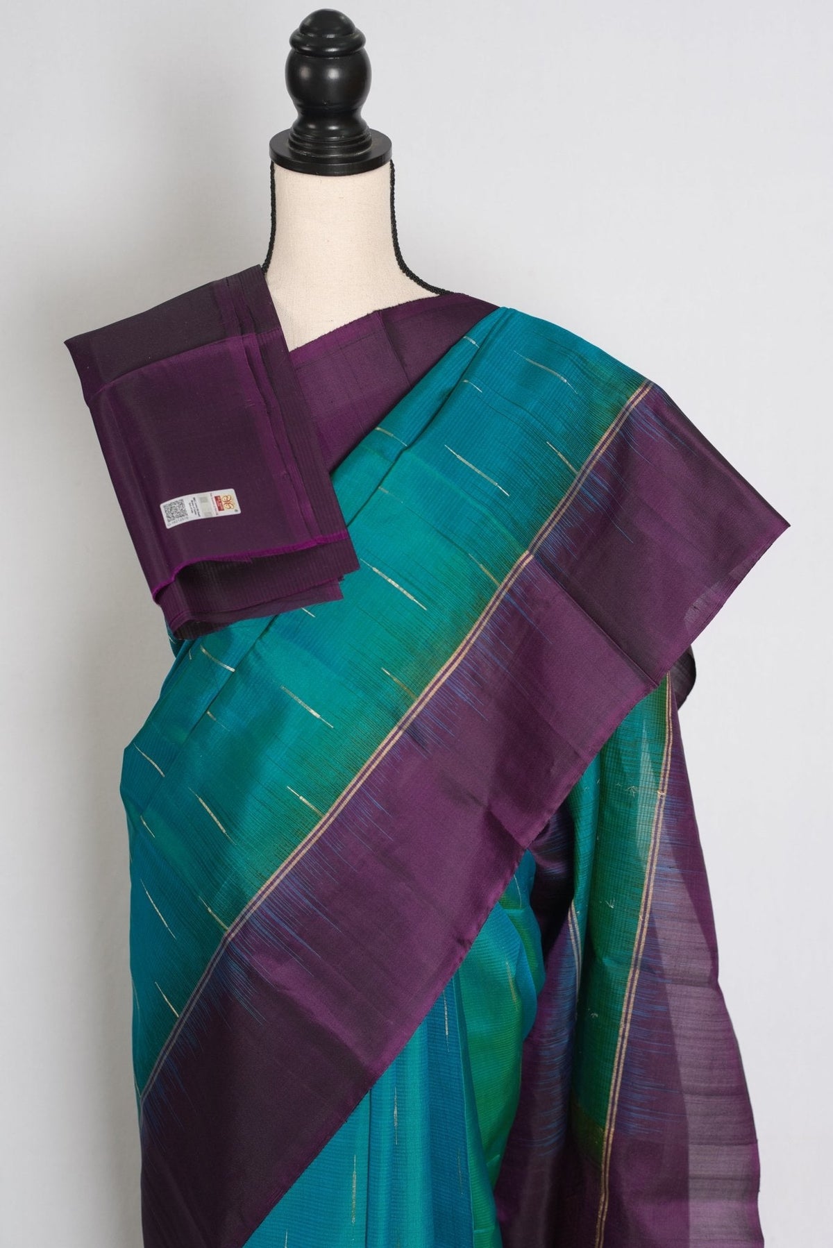 Neha : Peacock Green Dual-Tone Kanjivaram Silk Saree with Dark Purple