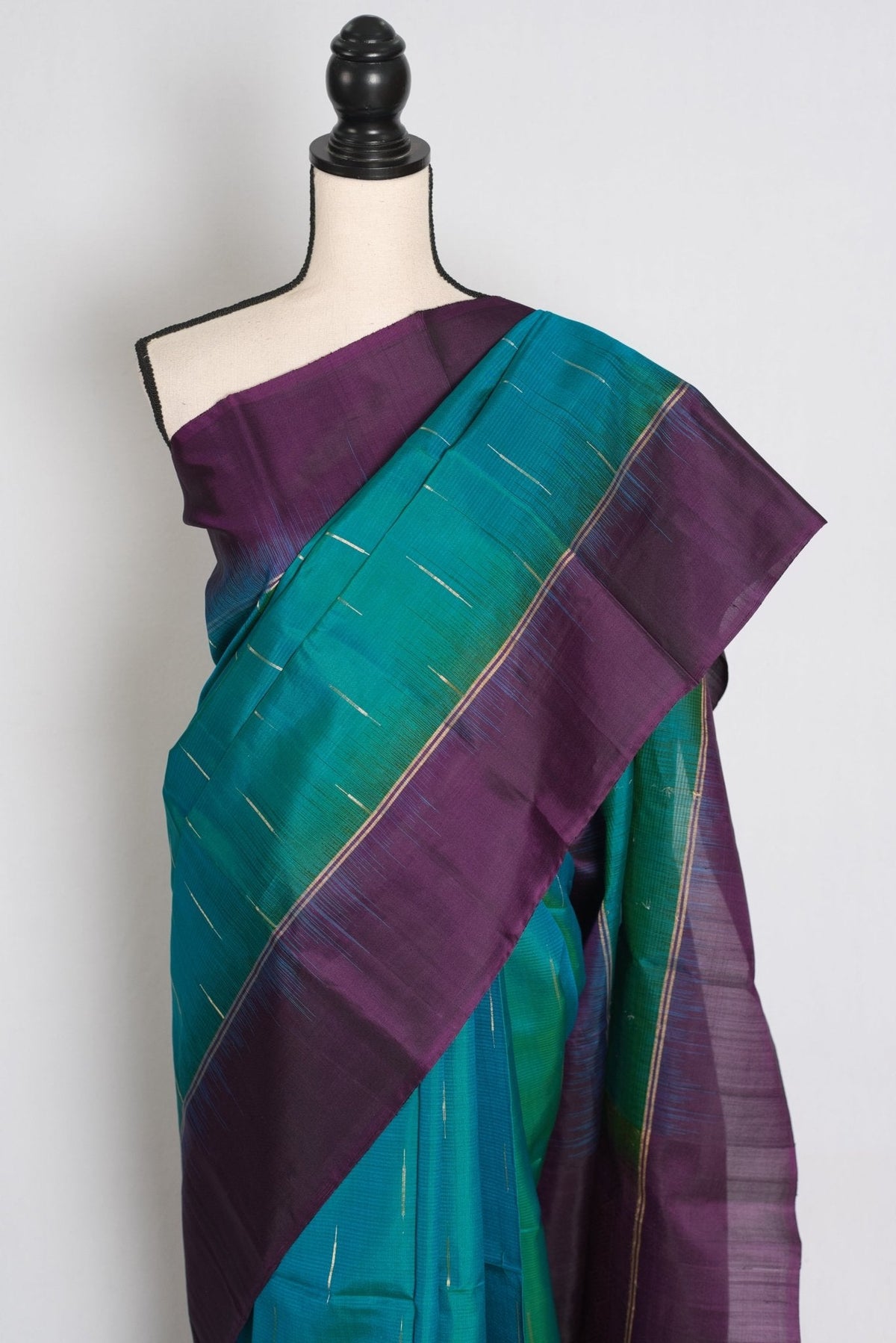 Neha : Peacock Green Dual-Tone Kanjivaram Silk Saree with Dark Purple