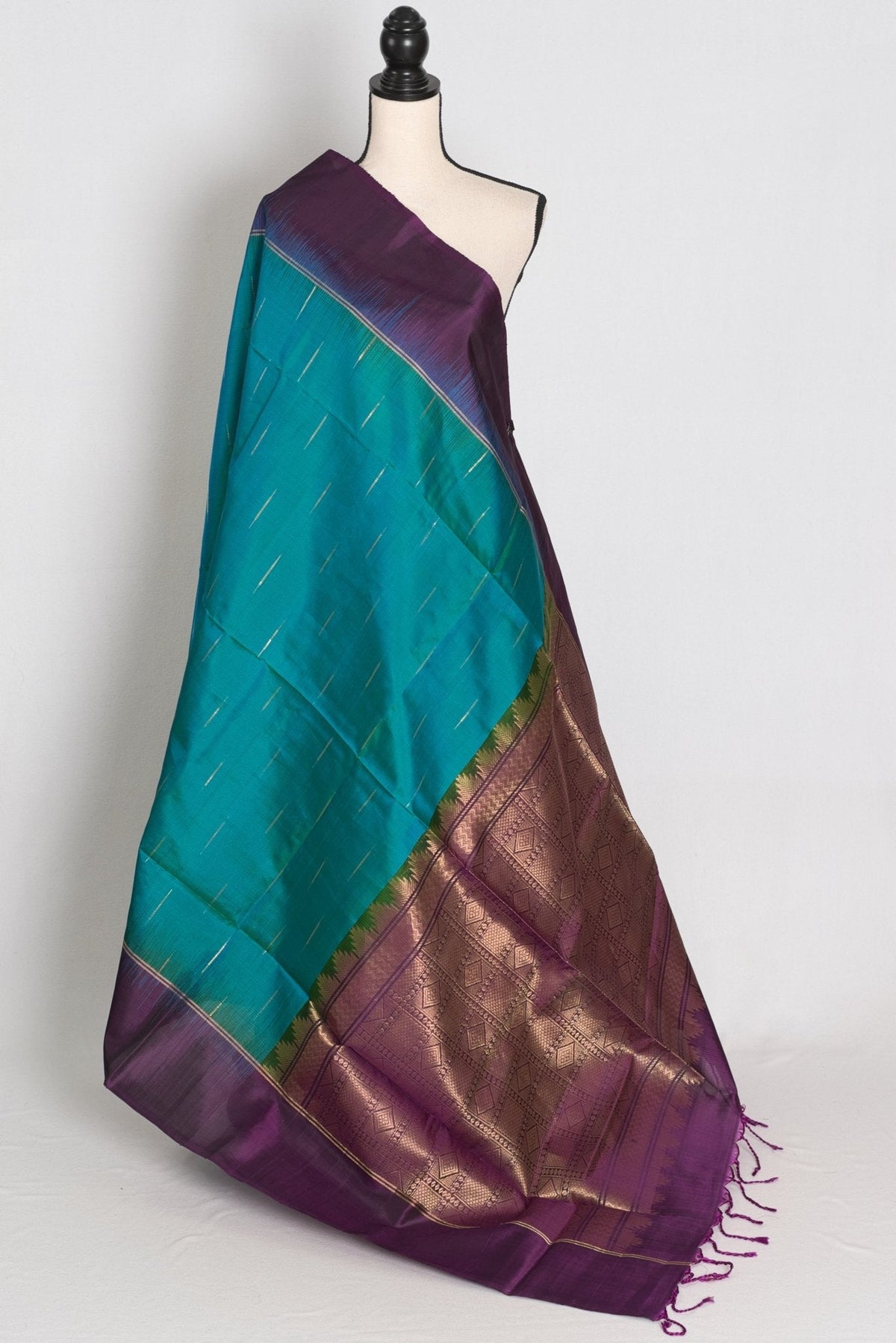 Neha : Peacock Green Dual-Tone Kanjivaram Silk Saree with Dark Purple