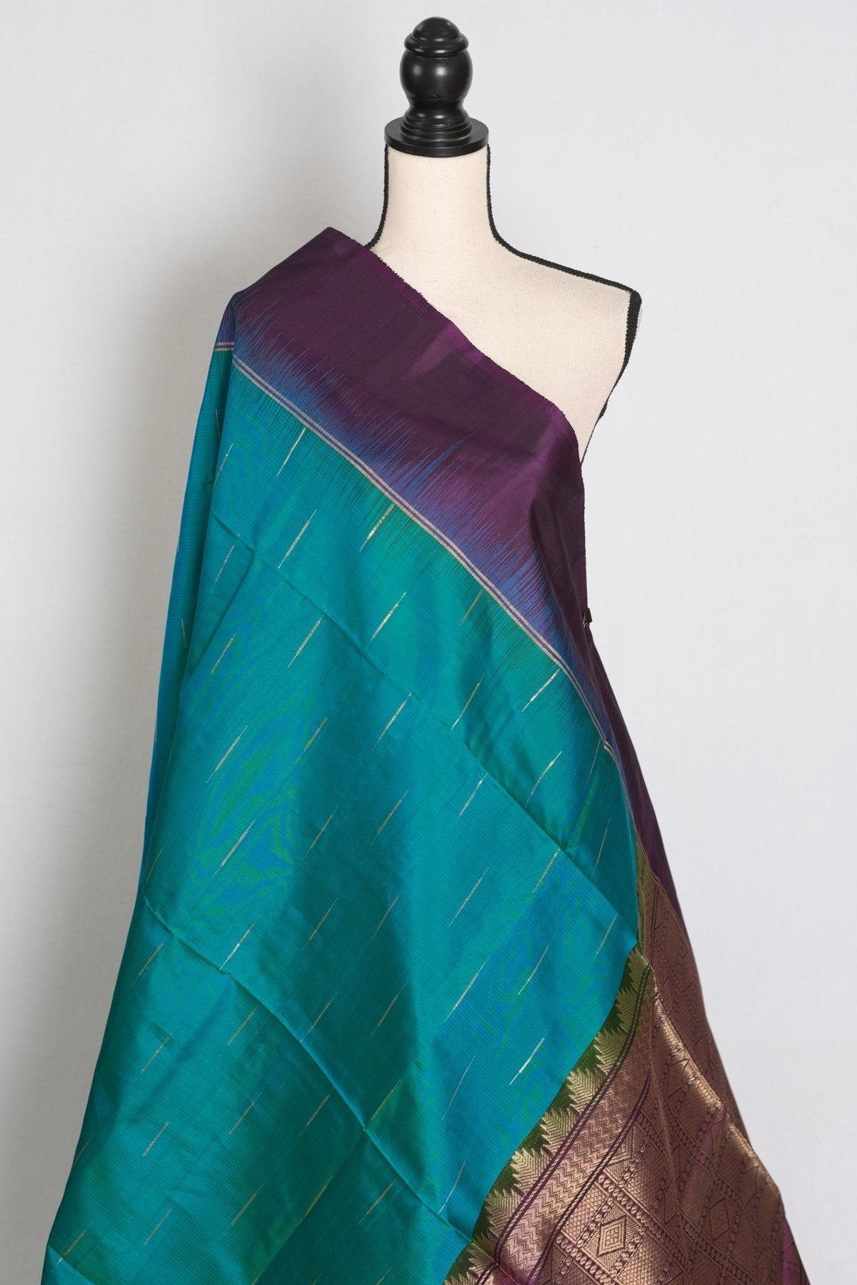 Neha : Peacock Green Dual-Tone Kanjivaram Silk Saree with Dark Purple