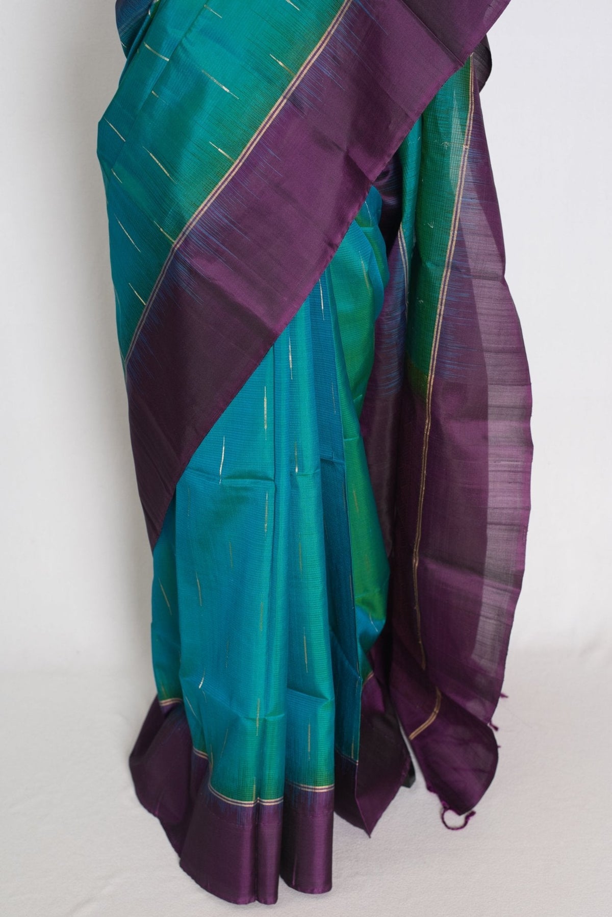 Neha : Peacock Green Dual-Tone Kanjivaram Silk Saree with Dark Purple