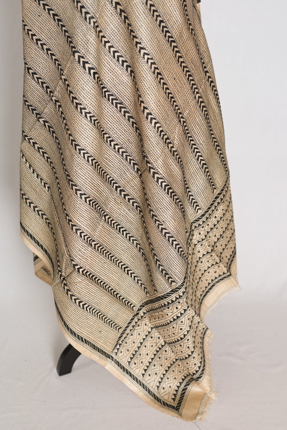 Tia : Hand-Embroidered Pure Gachi Tussar Silk Kantha Dupatta