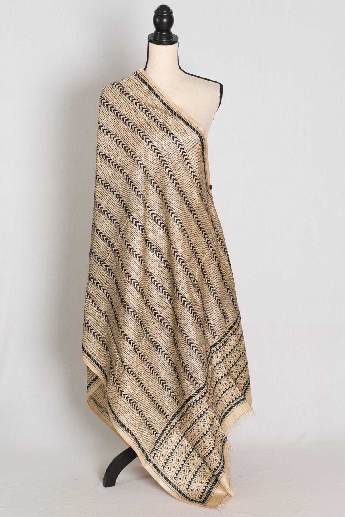 Tia : Hand-Embroidered Pure Gachi Tussar Silk Kantha Dupatta