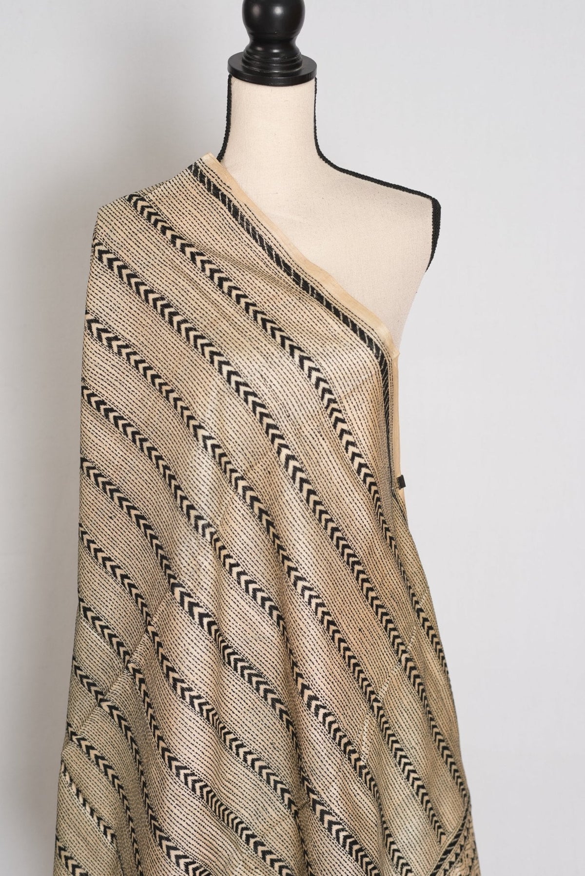 Tia : Hand-Embroidered Pure Gachi Tussar Silk Kantha Dupatta
