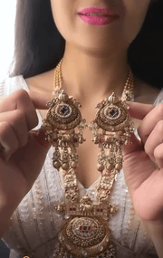 Women's Presenting Antique Necklace Set